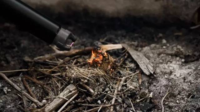 户外装备头灯推荐,户外装备手电筒推荐