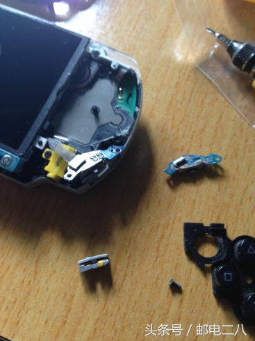 psp不开机维修视频,psp开机失灵待机没问题