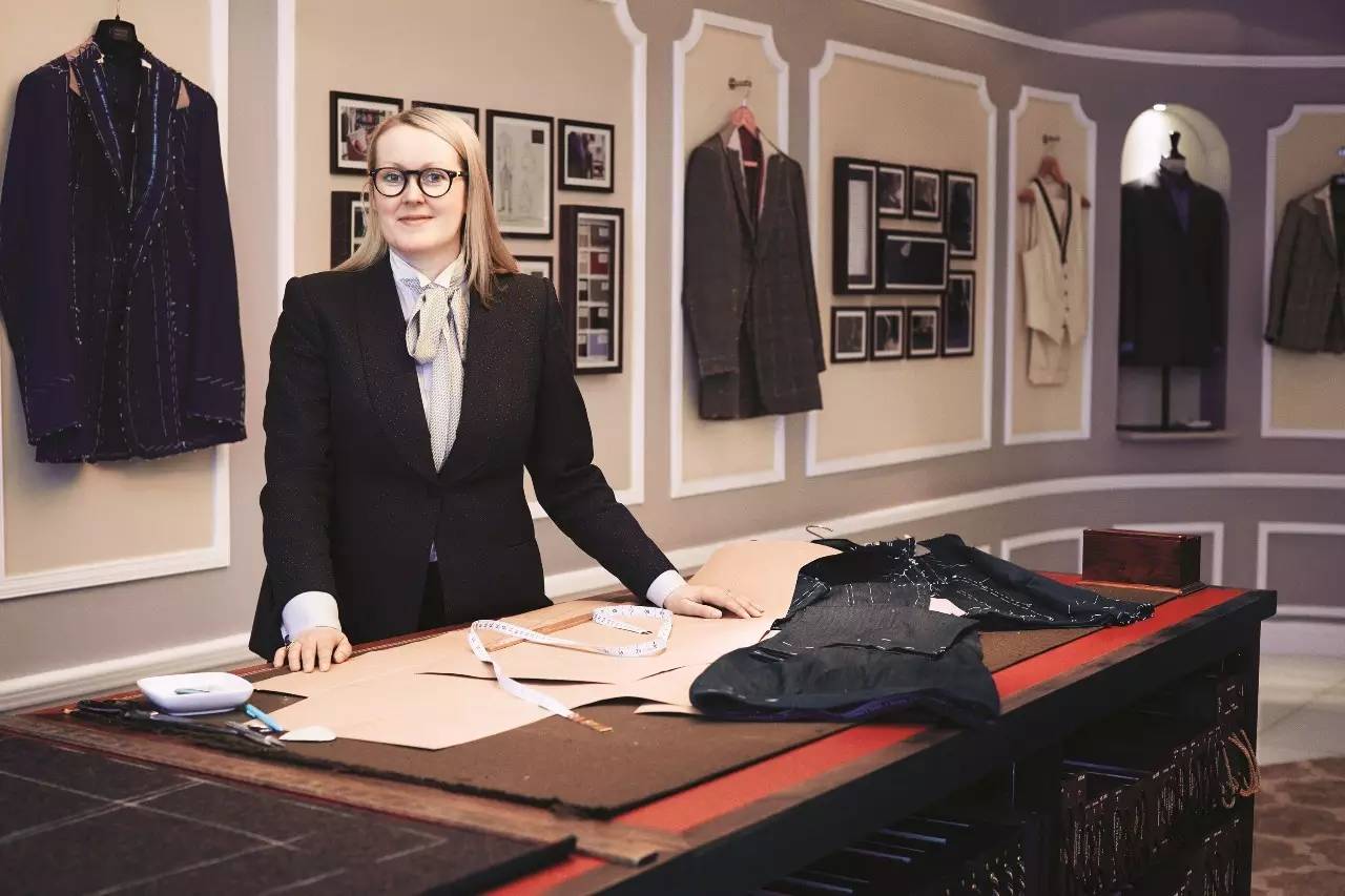 霓裳影｜还穿成衣？NoNoNo，西装还是定制的好