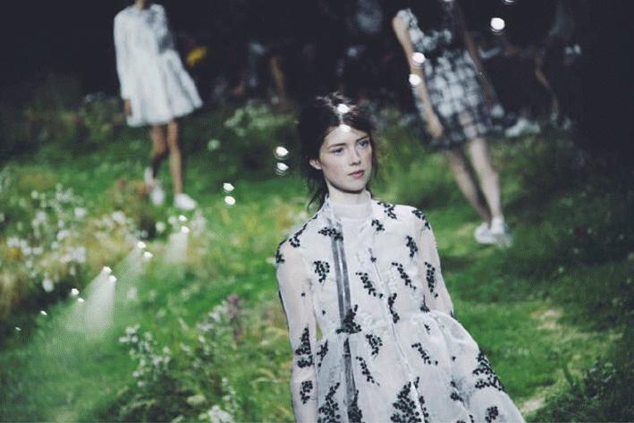 遇上一个风不正经的冬天，是时候来膜拜一下羽绒服界的杠把子了