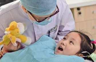 婴儿刚长牙牙缝特别宽,刚长牙的宝宝牙缝大怎么回事