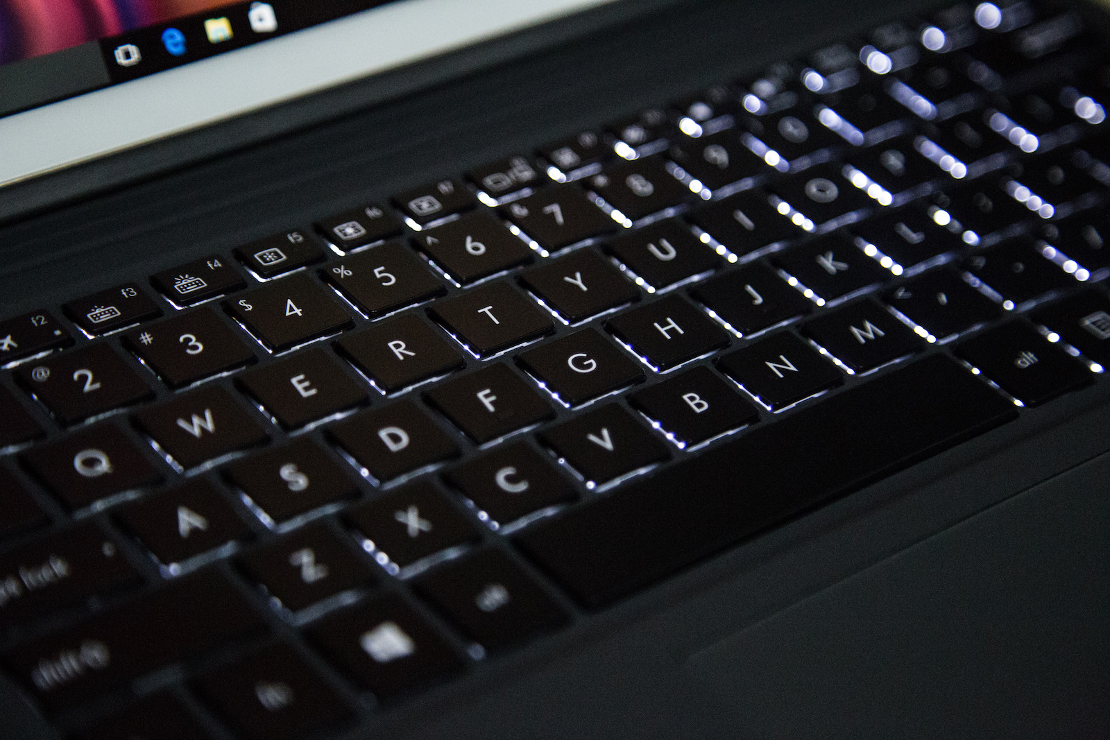 华硕灵焕3升级内存,影音效果好的笔记本