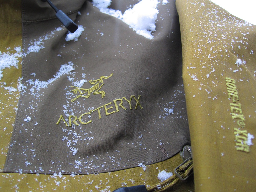 滑雪服品牌推荐单板,ak滑雪服什么品牌