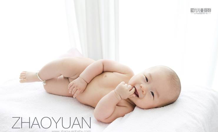 冬天气候干燥宝宝嗓子哑,供暖后孩子鼻子不通气