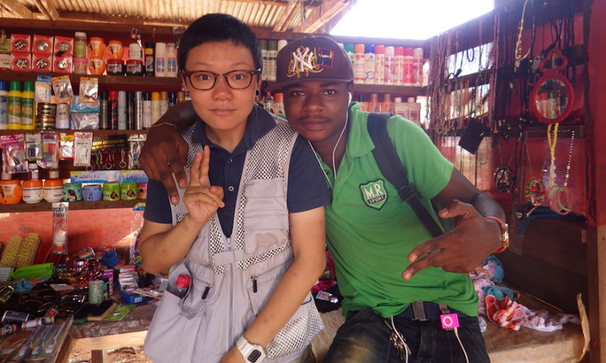 狩猎住帐篷吃虫子重庆女孩非洲原始部落体验不一样的人生