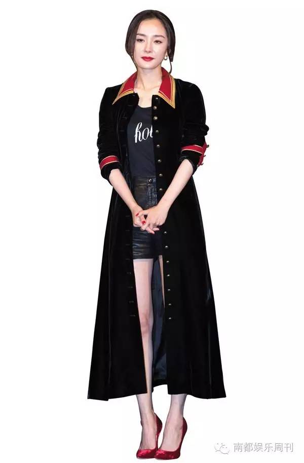 杨紫赵丽颖机场撞衫,杨紫周冬雨影后对比