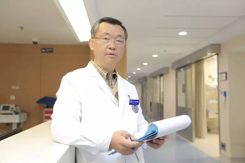 仁心妙术救死扶伤,医者仁心救心脏病女孩手术过程