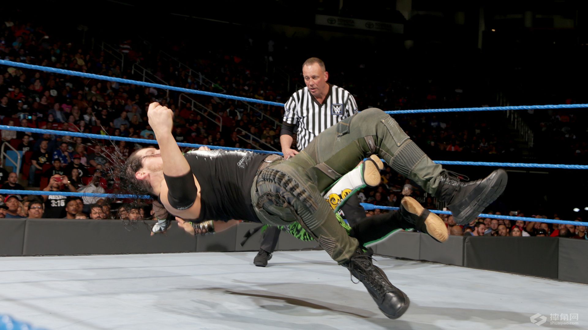WWE驸马爷风云决战RVD！凯恩抛摔毕雪夫获全场欢呼！