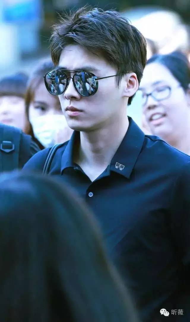 什么款式的太阳镜百搭好看又实用,十大必备女士太阳镜明星出门必备