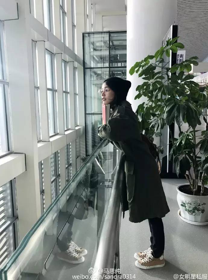 冬天女明星穿那么少怎么不感冒,天气冷怎么穿才暖和呢女生