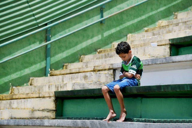 足球无关生死谁说的,足球无关生死却远高于生死