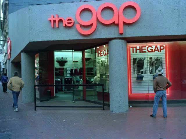 最惨国民品牌：连续7季收入下滑，关店数百：不加快速度会被干死