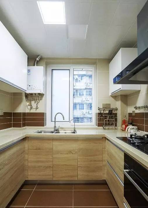 电视隔断墙现代轻奢小户型,客厅与餐厅隔断双面电视柜图