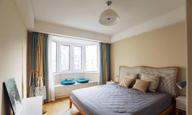 电视隔断墙现代轻奢小户型,客厅与餐厅隔断双面电视柜图