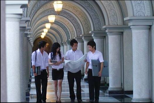 揭秘泰国易三仓大学师资团队,泰国易三仓大学世界排名