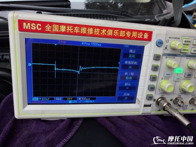 女司机开车起步不停熄火,女司机开车起步出错视频