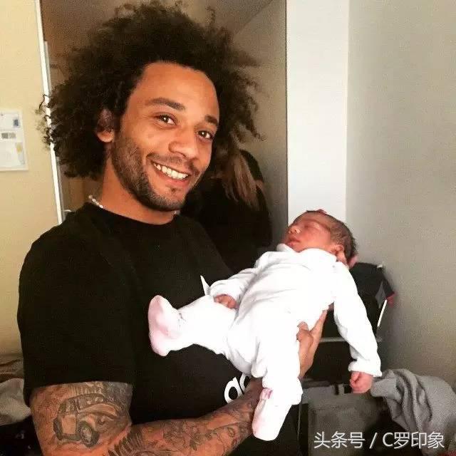 萌出一脸血的小孩,萌出一脸血萌娃