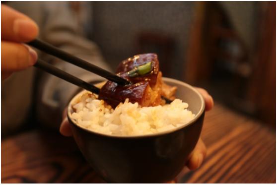 网易养的猪们很生活很幸福，猪肉自然好吃，你们爱咋说咋说！