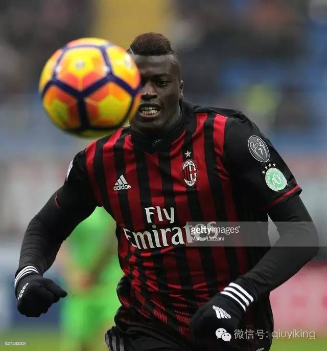 ac米兰0203欧冠客场球衣,ac米兰球迷悼念贝卢斯科尼