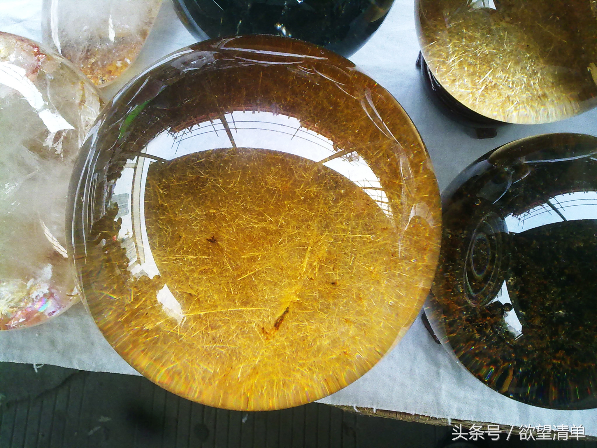 大型水晶洞有作假的吗,市场上水晶造假的重灾区