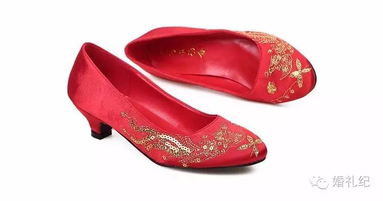 穿秀禾服婚鞋一定要红色的吗,穿秀禾服结婚很丢人吗