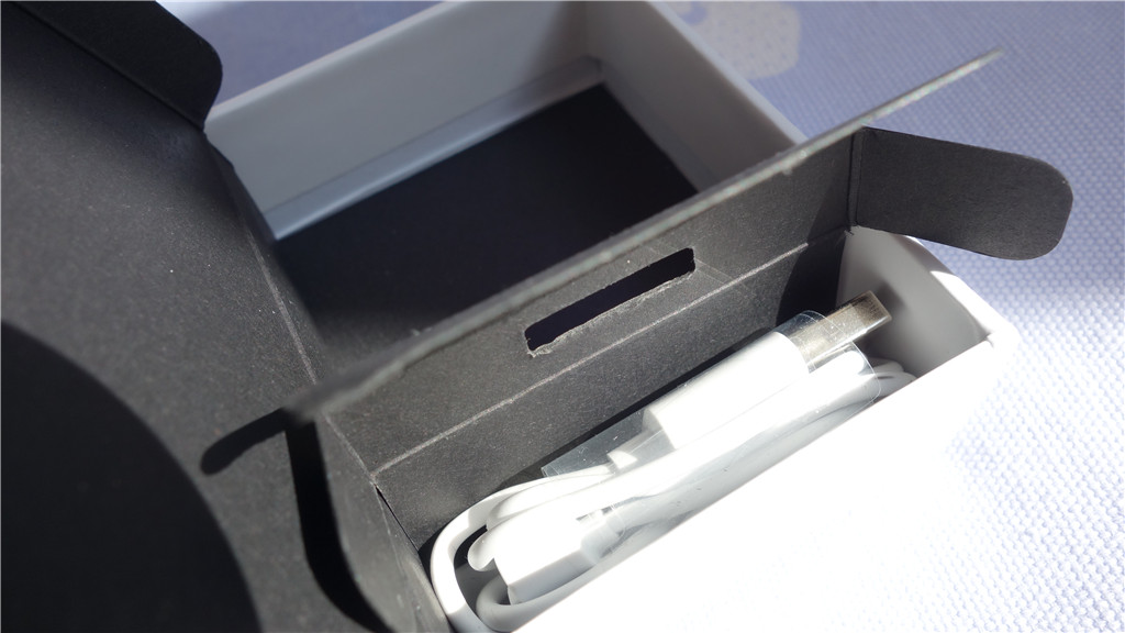 科技引领时尚精致令人折服——心麦XM-O1B1开心手环