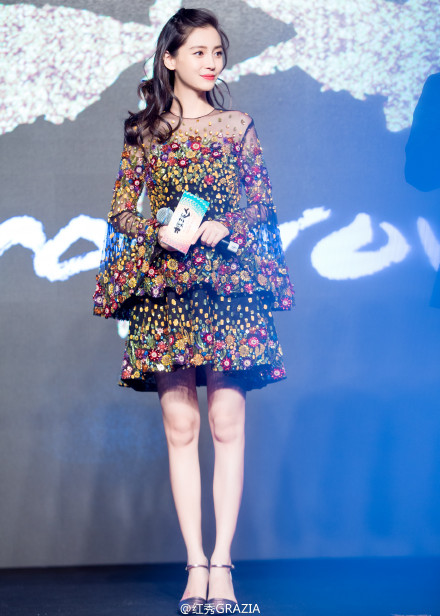 angelababy穿露脐装现身机场,angelababy出席活动穿粉红高跟鞋