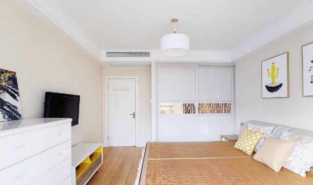 电视隔断墙现代轻奢小户型,客厅与餐厅隔断双面电视柜图