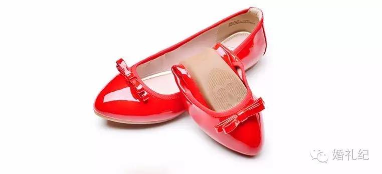 穿秀禾服婚鞋一定要红色的吗,穿秀禾服结婚很丢人吗