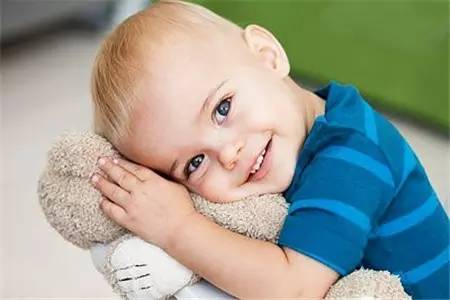 宝宝不让外人碰是胆小怕生？别再冤枉宝宝啦