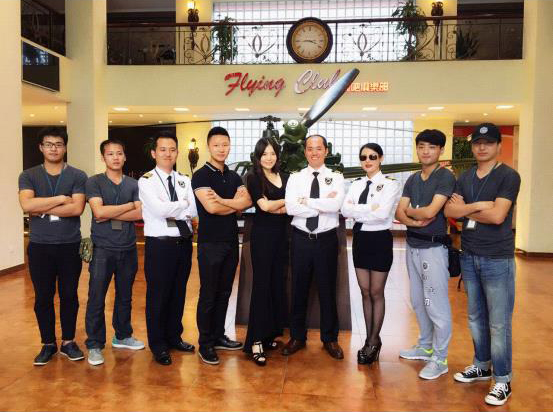 战机超低空飞行音爆有多厉害,战机超低空飞行人群震撼视频