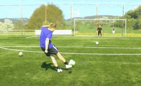 足球如何像卡洛斯一样暴力射门,卡洛斯暴力射门教学