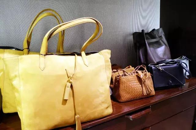 它帮你集齐快消品牌，一伙打折让你365天穿衣不重样