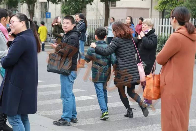 杭州两万中小学生周末“杀入”数学杯赛考场，据说只有1%的人才能借此敲开民办初中大门