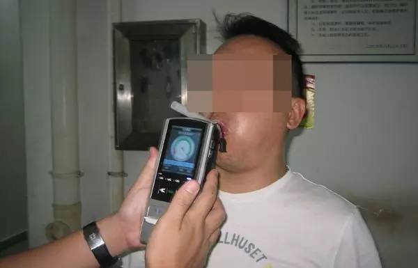 奔驰男车主被打,奔驰男司机打女人