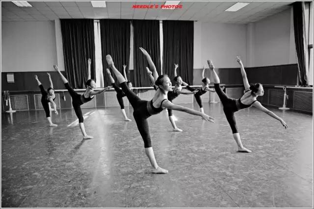 跳跳舞教学基础入门,跳跳舞可以忘掉一切烦恼