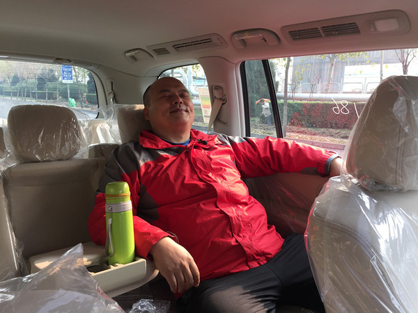 能干掉道奇的车,陆巡4000中东版和途乐哪个好