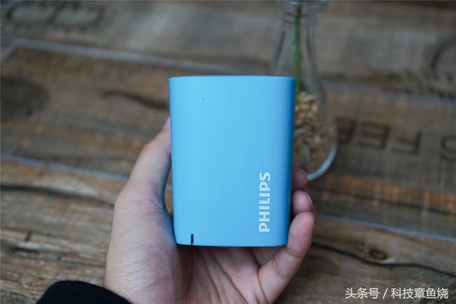 飞利浦蓝牙小音箱bt100,199元的音质