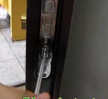 老式防盗门锁芯更换视频教程,更换老式王力防盗门锁芯的方法