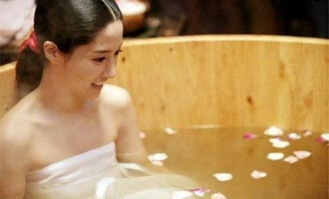 厕所常年放个桶,卫生间放个木桶