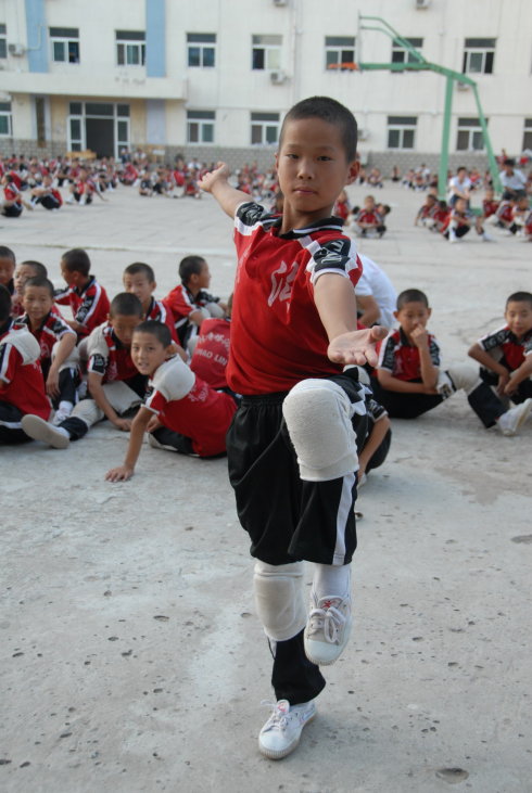 河南登封塔沟武校万人表演直播,河南郑州登封塔沟武术学校打山门