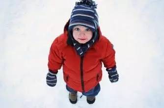 一岁宝宝冬天穿羽绒服还是棉服好,给宝宝买羽绒服选多大
