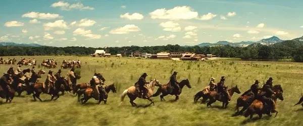 这部边看边吐的翻版《七武士》，最终还是让我燃起