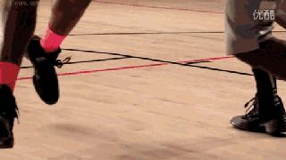 唐斯今天在欧洲步鼻祖哈登面前使用“欧洲步”！让登爷教你吧