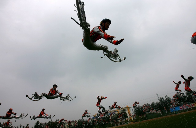 河南登封塔沟武校万人表演直播,河南郑州登封塔沟武术学校打山门