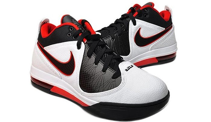 詹姆斯使节系列,詹姆斯使节系列球鞋