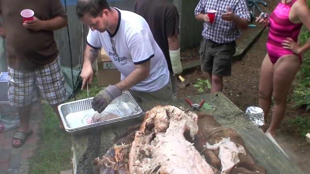 美国土豪烤全牛,广东烤全猪的秘方配料全过程