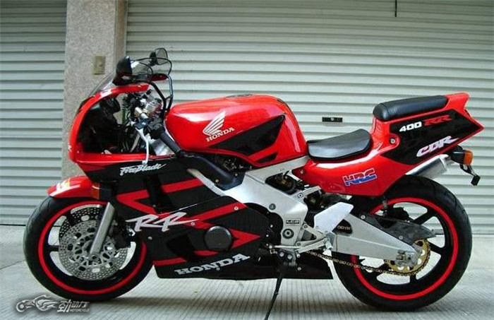 推荐几款400cc的新手跑车,来看看老帅哥年轻时候的样子