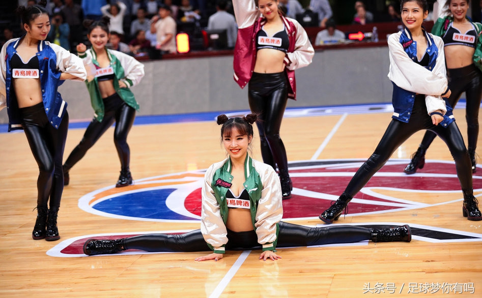 CBA宝贝皮裤装惹眼，更衣室演绎撩妹新技能