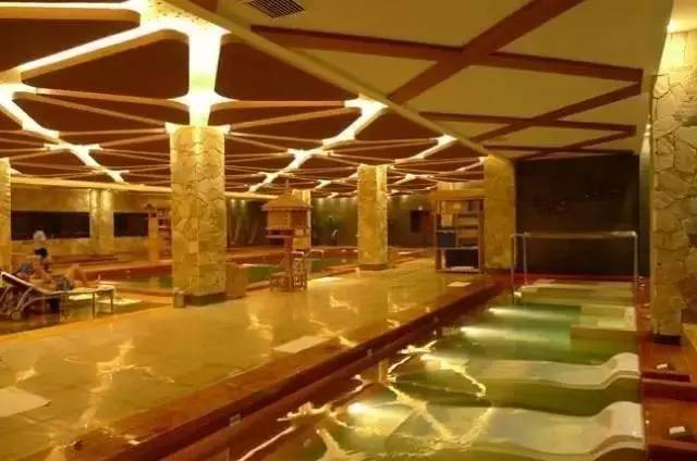 跟生活请个假放松一下心情,放下疲惫享受生活的美